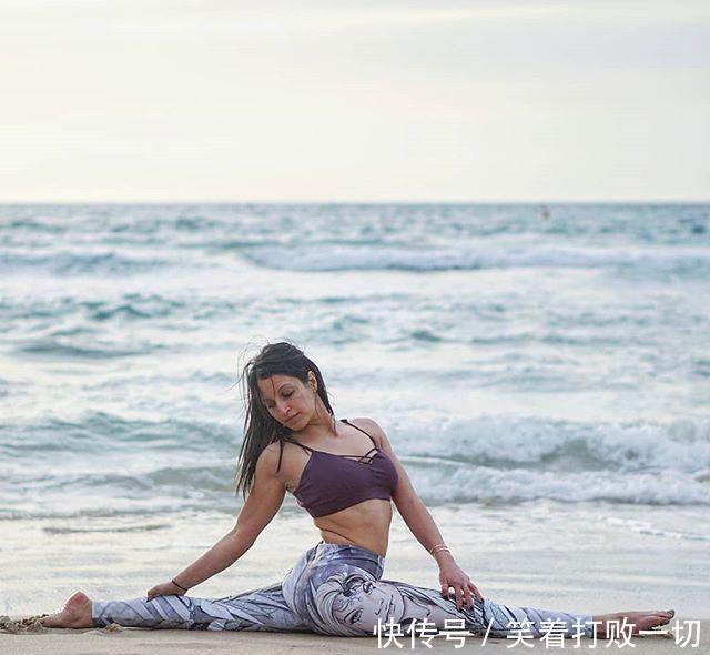 三个瑜伽拉伸体式,腿细的美眉都在练,轻松练出纤纤大长腿