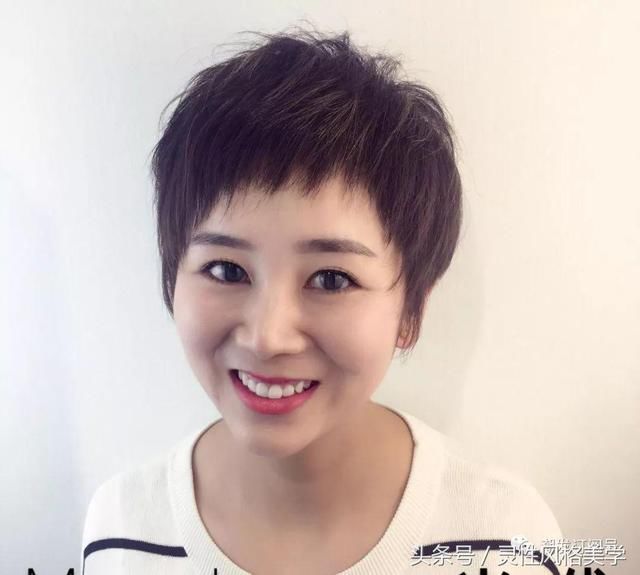 三四十岁的你发型别瞎剪了，有这30款短发就够了！