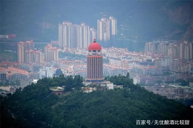 走进一座山，不小心发现山中藏着这样一座神仙寺庙!