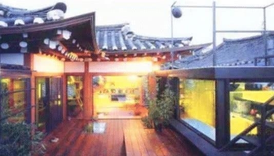 「家具」他才是娱乐圈的隐形富豪,一套四合院紧挨着故宫,家具都价值连城