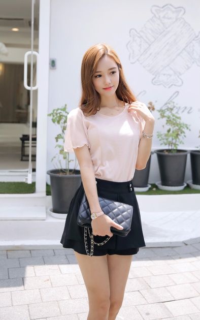 魅影-孙允珠的短裙大长腿, 俏丽若三春之桃, 清素若九秋之菊