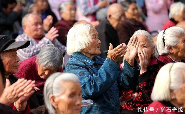 今年这些老人养老金会“补发”看看是哪些人！