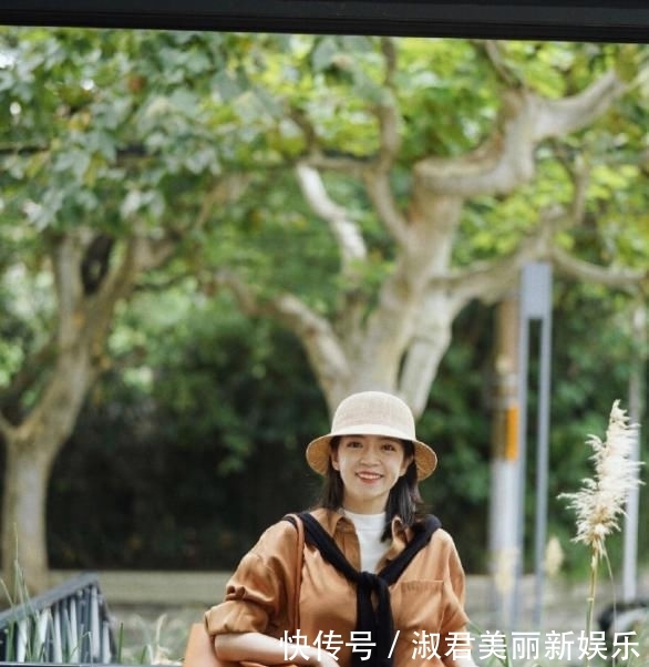 「满满的时」真正会穿的人,穿衬衫很少配小脚裤,看“三木”博主就知道了!