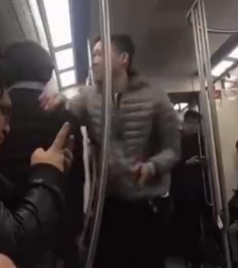 薛之谦发微博怒斥北京地铁男，而黄子韬在家躺抢，这是怎么回事？