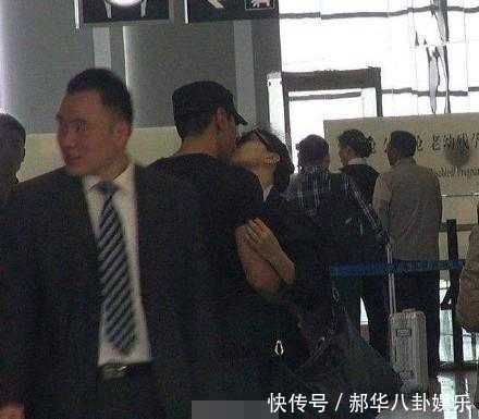 赵又廷几场接机高圆圆, 高调亲吻秀恩爱, 家暴不和传闻不攻自破