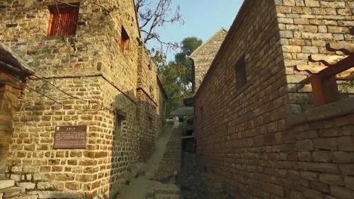 飞跃雪野！济南有个充满神奇传说的古村落 还位于悬崖峭壁之上！