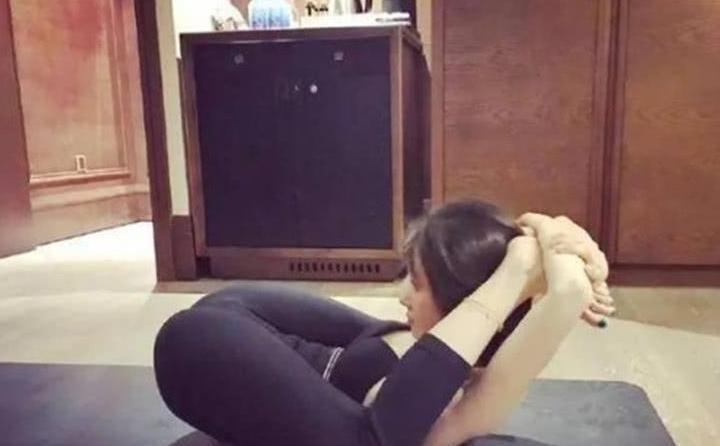 再美的外衣也不如身材婀娜? 瑜伽5式, 练出曼妙身姿