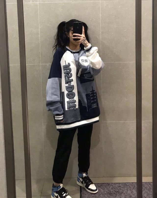  「宽松」最基础的卫衣搭配来喽！宽松百搭人人能驾驭，满满休闲运动风