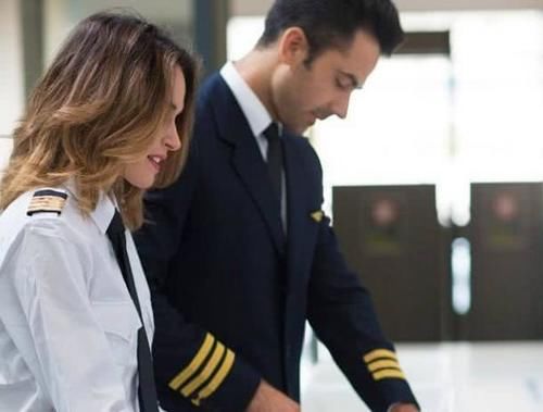  明明■飞机明明2小时就可以到达，为什么大多数人却宁愿乘坐一天