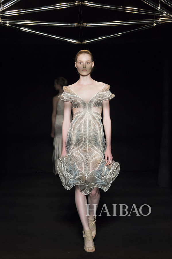 Iris van Herpen:自然与科学殊殊途同归!