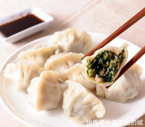 「种种」阳台种种韭菜,4个小窍门,棵棵粗的像小葱,一年能割10茬
