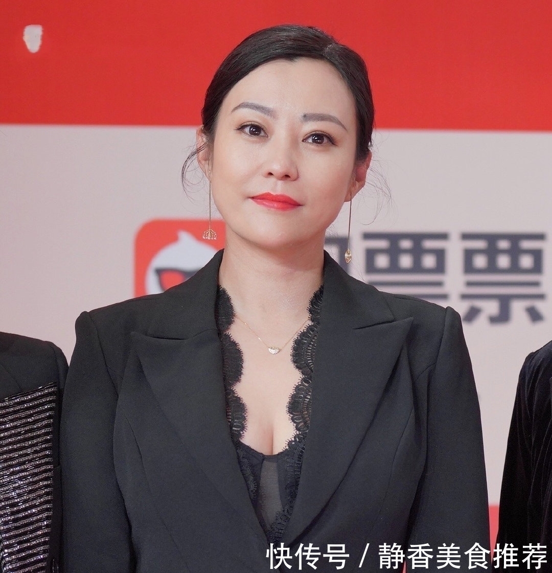 [ 不想]一身西装撞衫48岁袁咏仪，看完不想减肥了，40岁郝蕾高调走红毯