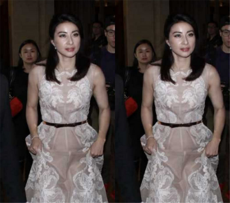 郭晶晶终于有豪门太太的气质了,挺胸抬头气质优雅,网友:霍启刚