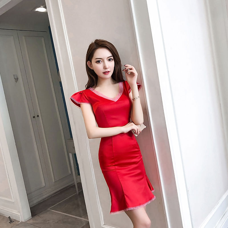 既然你有好身材，那就秀出来，包臀裙让你美的怦然心动