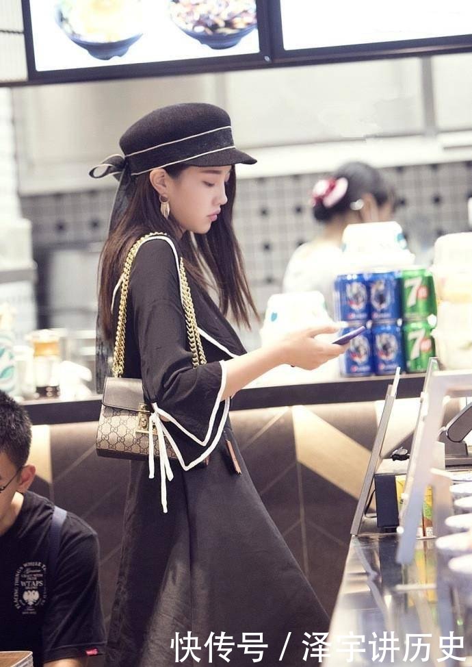 『气质』美女们黑色系的搭配风格永不过时,展现出不一样的曼妙与气质!