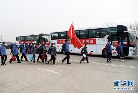  返回：576名山东援助黄冈医疗队员返回山东