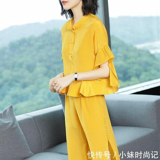  【女性】身为职场女性，在衣品上穿法要带点灵动性，比如穿套装就很精神