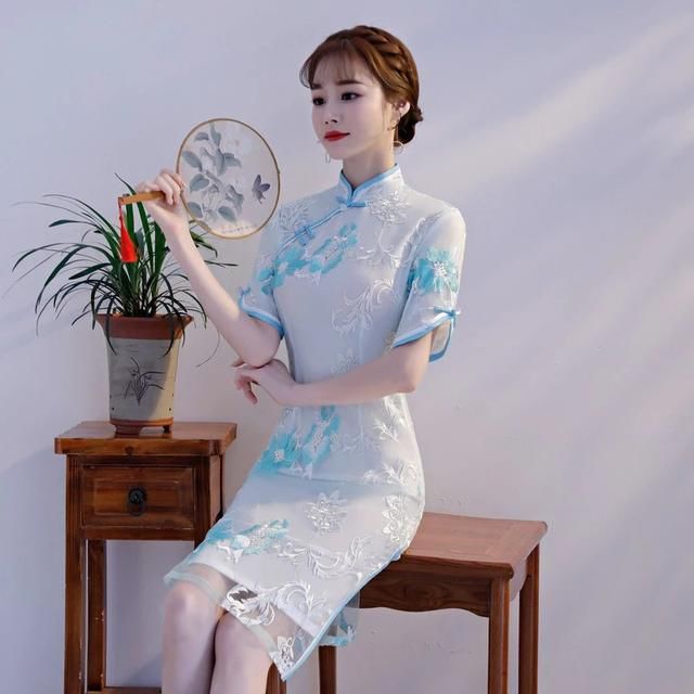 少女民国风旗袍，新款时尚单品，引领穿搭新风潮！