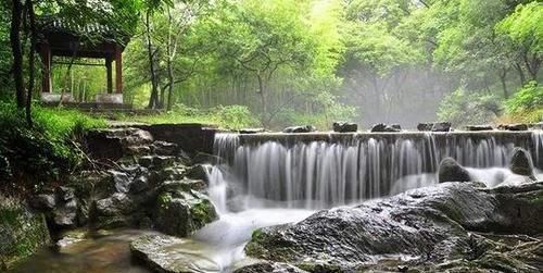 国庆只能选一个地方旅游，我建议你去安徽，这些地方可别错过