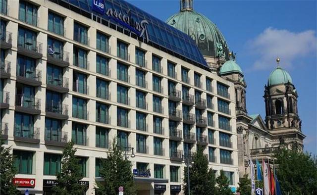 世界最大鱼缸，耗资1个亿每年吸引数十万游客，看过的人无不赞叹