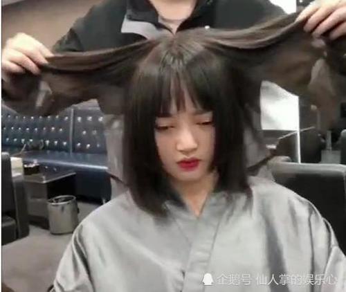 美女隐藏多年的秘密藏不住了!结果让所有人炸锅,自己都不敢认!