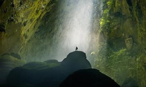 越南发现世界最大洞穴，里面有湖泊、河流及森林，内高超40层大楼