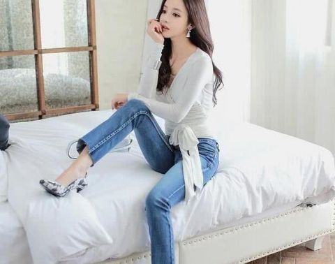  「复古」光彩耀人的牛仔裤搭配，复古的色调时尚又百搭，贴身穿着很舒服