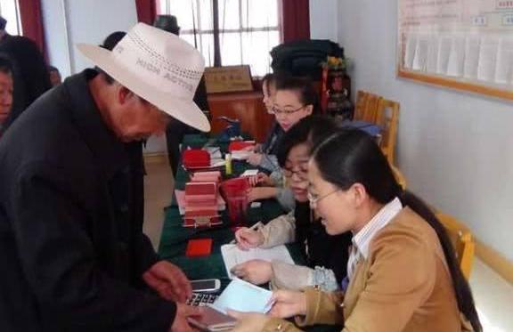 农民一次性补缴6万元养老保险，每月领1500元，你会交吗？