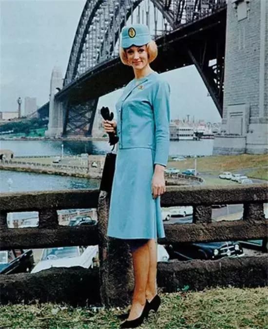 空姐制服的百年演变史,让你明白制服诱惑的真正原因