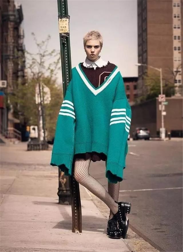  『服饰』某书搭配博主竟推荐睡衣外+粉衬衣，网友还迎合？不知道该咋吐槽