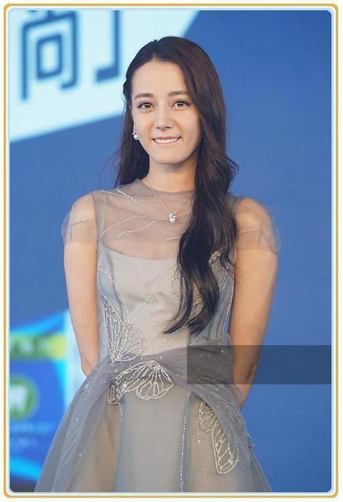 看了热巴的薄纱裙，再看张雪迎，网友：可爱和可笑差距一目了然！