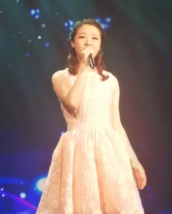 “最会骗眼泪”的童星，今女大十八变成了这样子