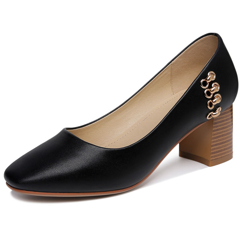 聪明女人三伏天早就不穿高跟鞋了!现在流行舒适“瓢鞋”，美翻