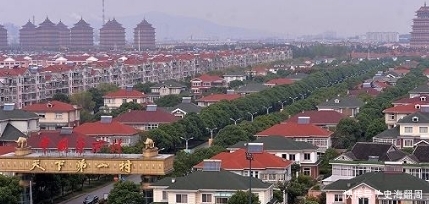 号称天下第一村，人人都住洋房开豪车，现如今却欠下百亿巨款