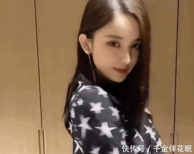 腰精:当腿精Kaia和腰精lisa同穿露背裙,才知道什么是真正的媚而不俗