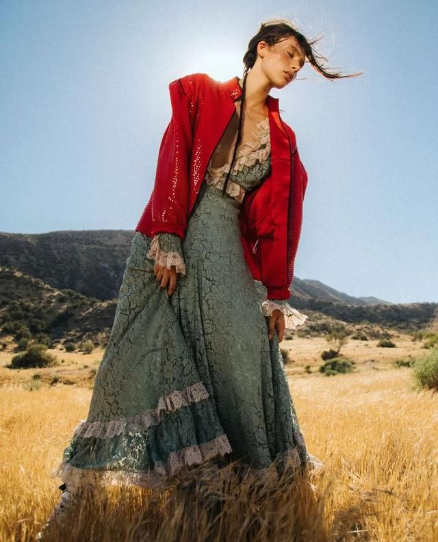 这个秋冬，你需要这3条奶奶裙来解锁浪漫灵魂