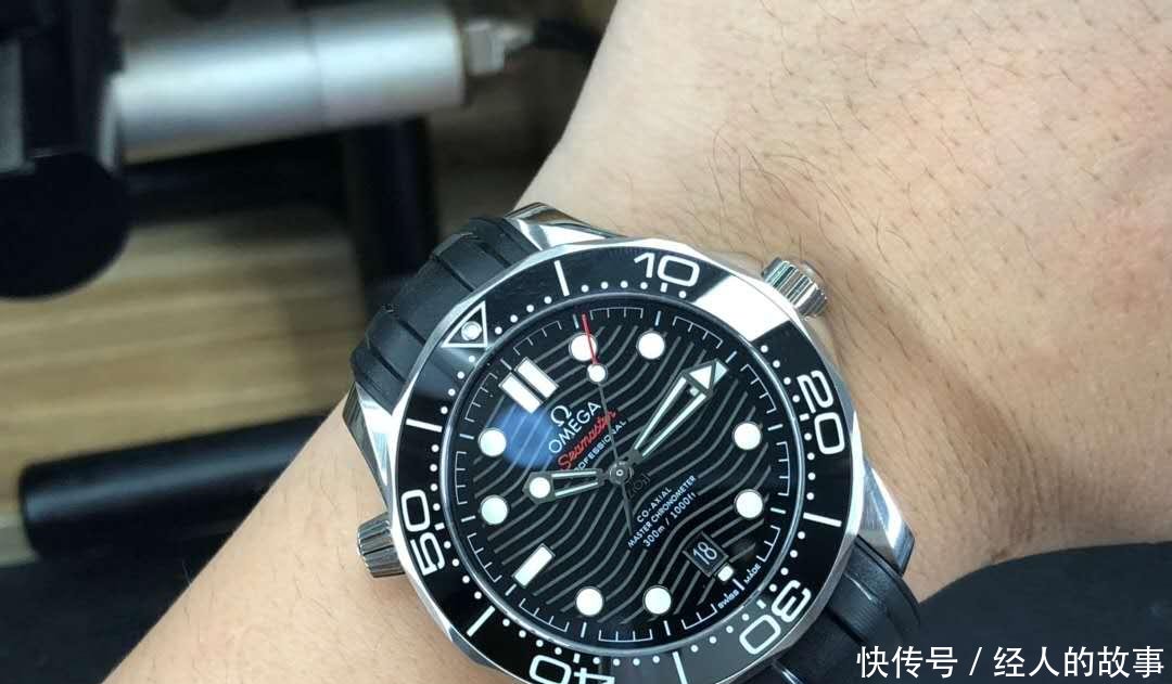 『尺寸』中档腕表中,30岁男士可以佩戴的两款机械腕表,对比之下你如何选