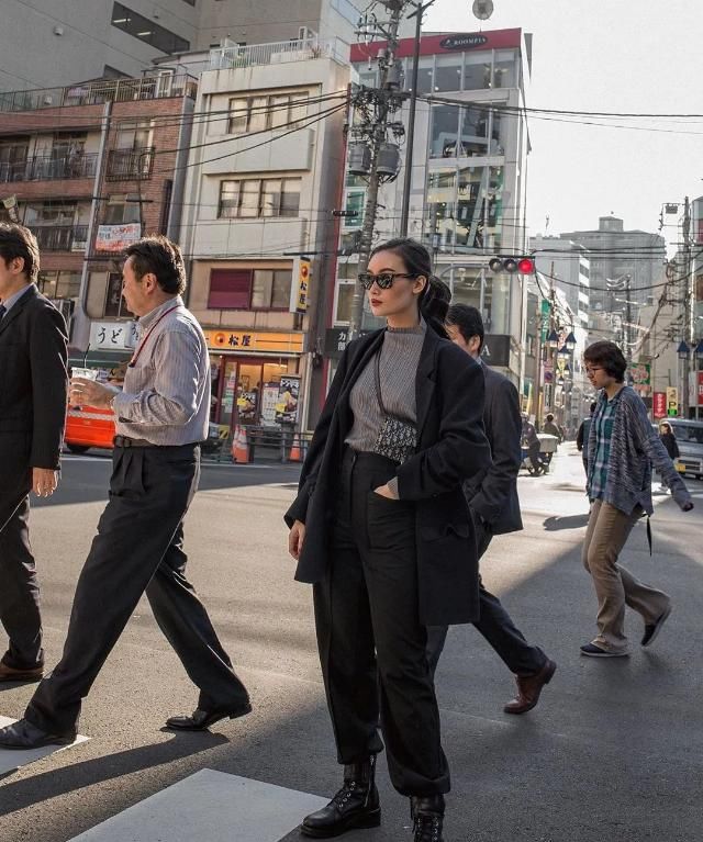 运动鞋■腿粗身高158cm，却靠穿搭增高10cm+！轻熟风的样板教材来了！，史上最省钱亚裔博主