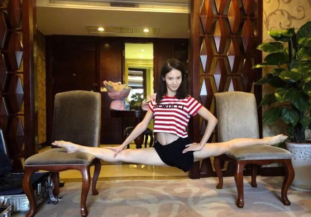 金晨你再次亮到我了，这腿撇的，只想问一下，你咋练的！