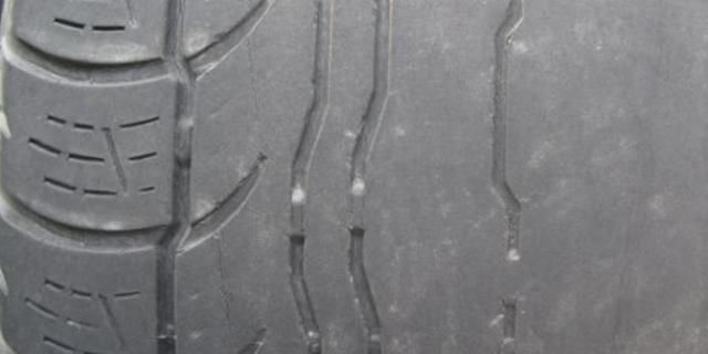  「爆胎的情况」轮胎用几年更换最好？修车工说出个数：超不过浪费，超过了危险