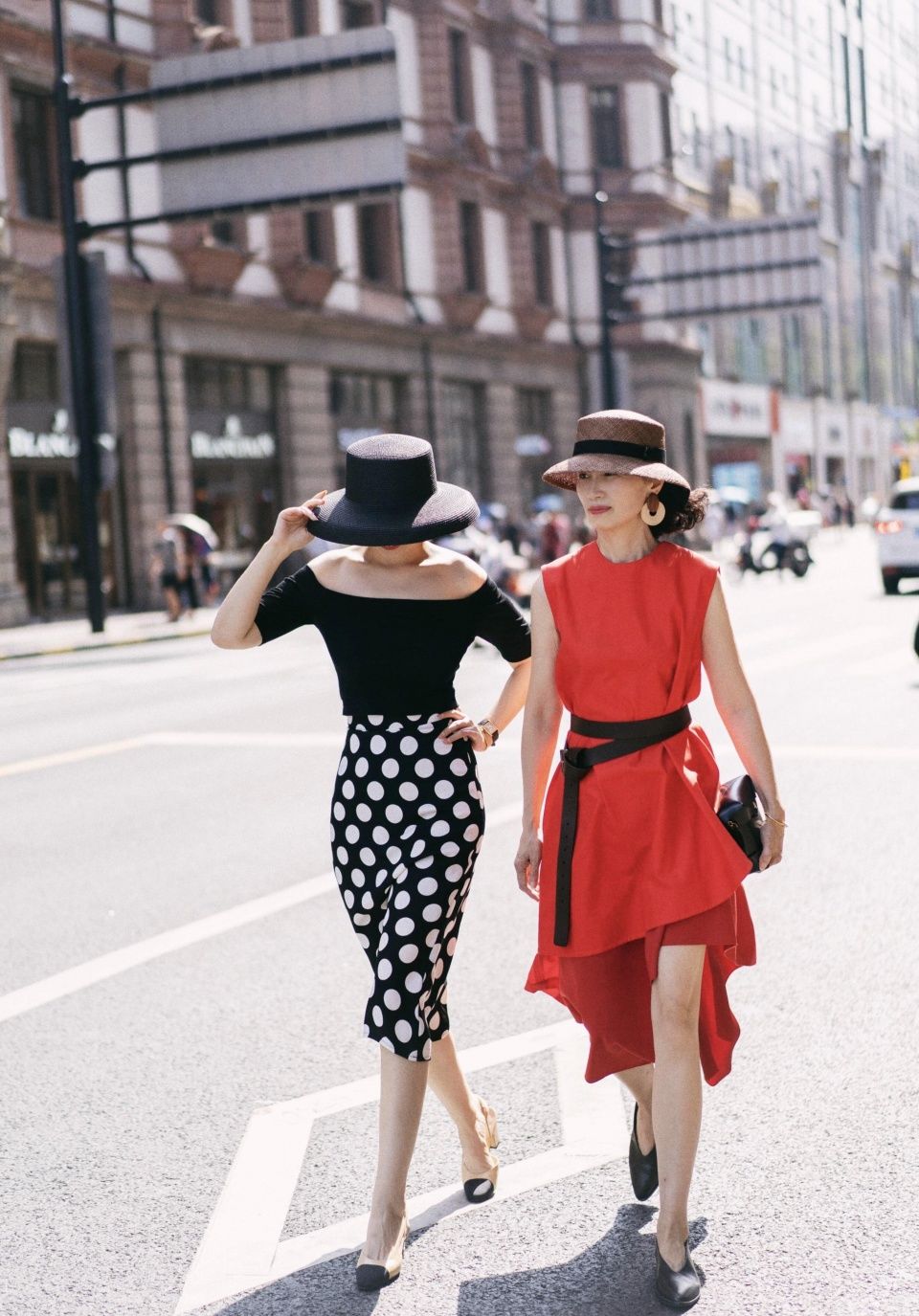 微博上又火了一对母女，简直就是一对穿搭姐妹花!太有气质了!