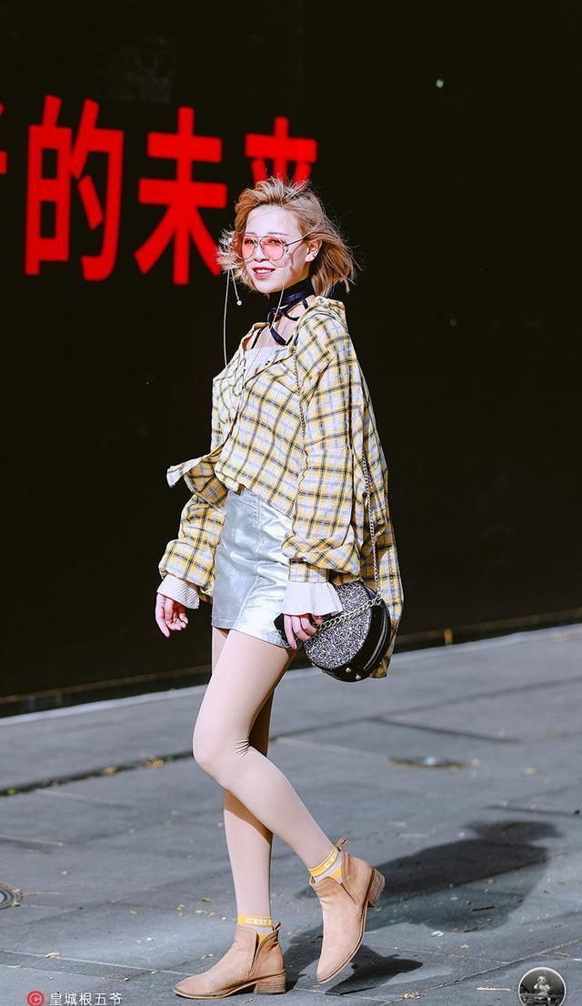 「精致」街拍:不管时尚潮流怎么改变,优秀精致的女人总是活得自信又美丽