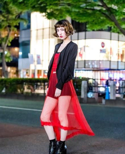 街拍：时尚清新美女，迷人有魅力，网友：没钱养不起啊！