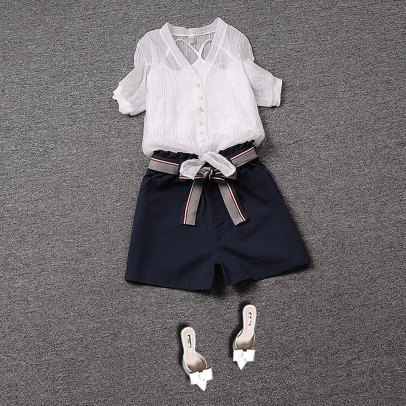 老婆身高152，从不穿高跟鞋，短款套装+小白鞋，洋气显高挑