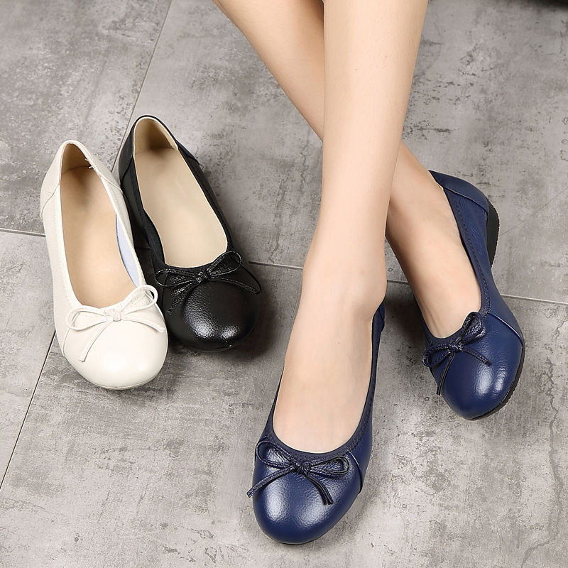 四五十岁女人别穿高跟鞋，新出炉一种“软秋鞋”，上脚轻盈又洋气