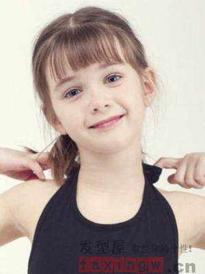 小孩马尾辫的简单扎发 时尚可爱更好看