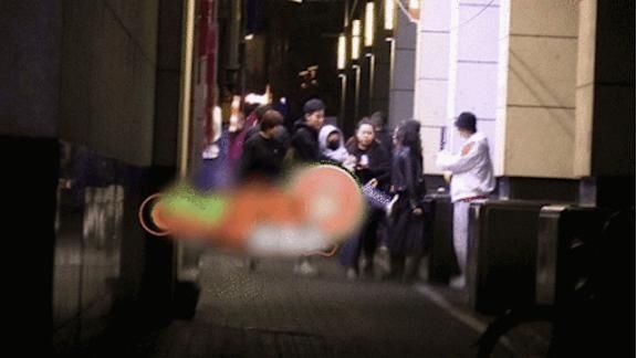 明星■宋祖儿被拍到喝醉踢路人！路人澄清不介意！但身边朋友一脸不好惹