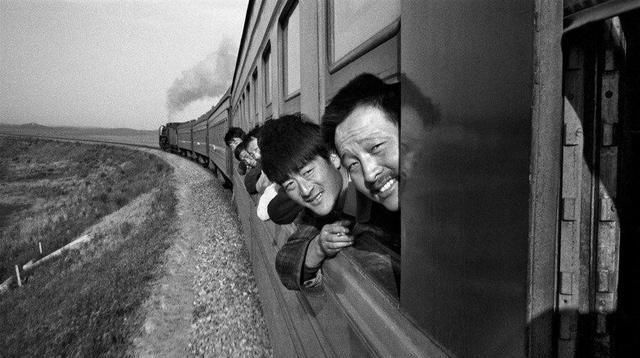  [回忆]这一组绿皮火车的老照片，承载了我们太多太多的回忆