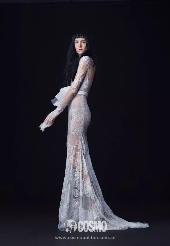 时髦办｜这位法国造型师穿衬衫结婚了，让我想起了赫本的头巾