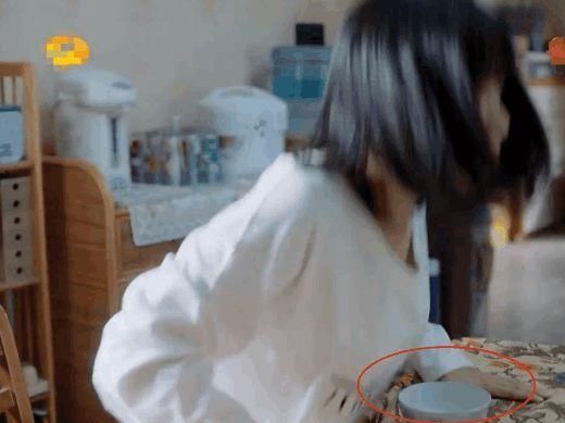 杨颖假吃算什么？芒果台又出了个假吃“女王”，将网友彻底雷焦